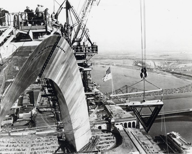 1960 - Jefferson National Expansion Memorial - Gateway Arch (construction)